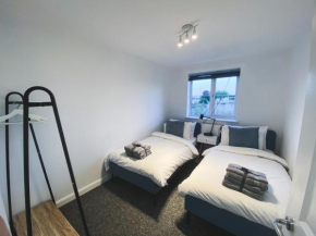 Heathrow/Ashford Hospital/Twickenham Short Stay Apartment